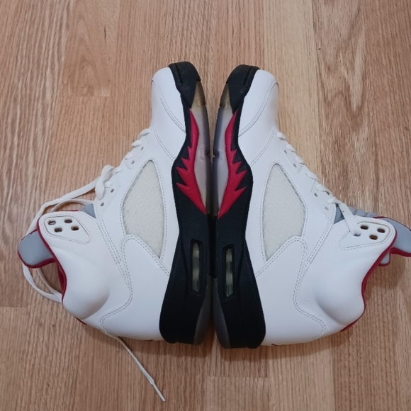 Jordan 5 Retro "Fire-Red" 2013 Basketball Shoes size 9 men/10.5 Women - Picture 12 of 13